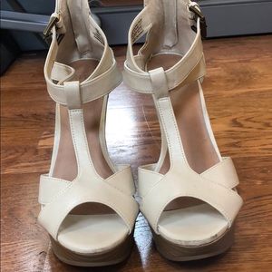 Size 8 sexy wedge, cream